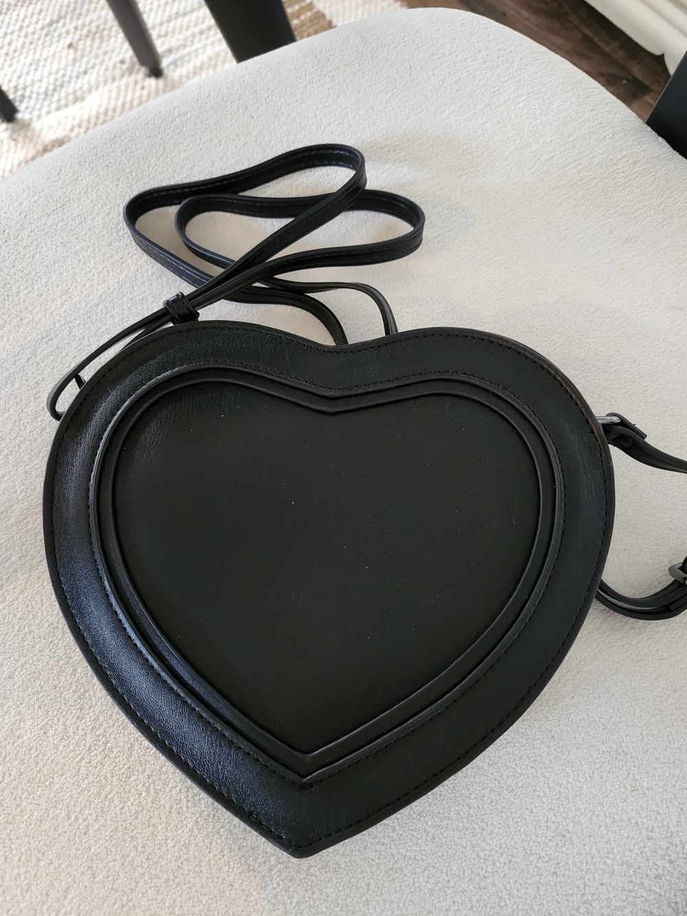 Catwalk Black Heart Crossbody Bag - Picture 2 of 4